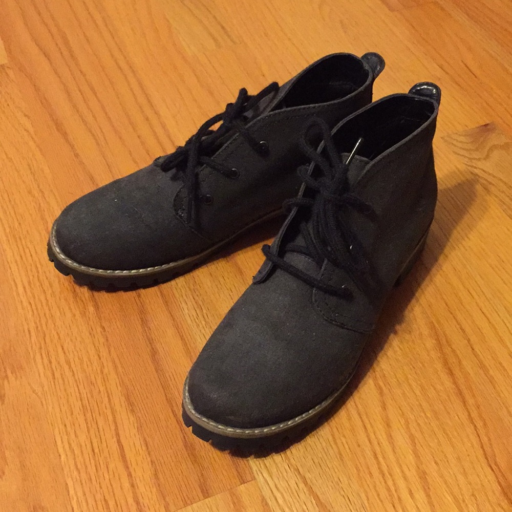 Classic black booties!!